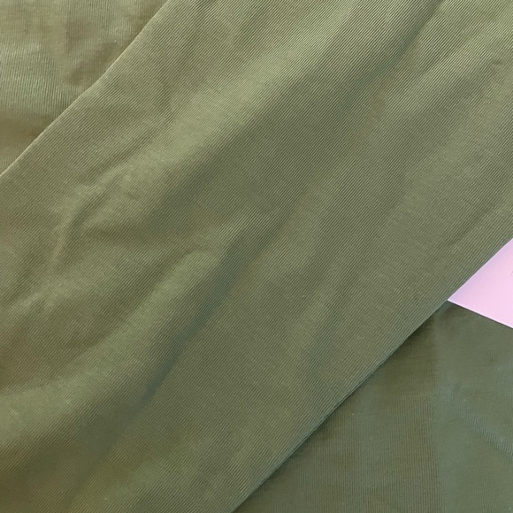 NWT Athleta Essential Top. - Picture 4 of 5